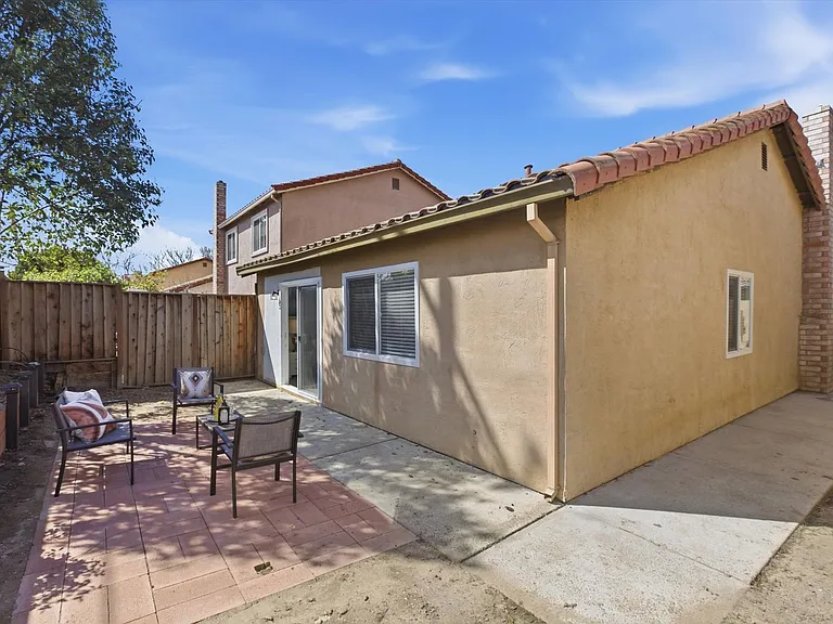 576 Mekler Dr — Photo 12