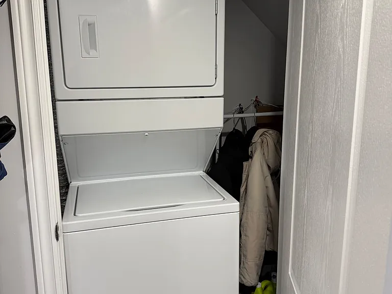130 Adventure Cres #LOWER — Photo 5