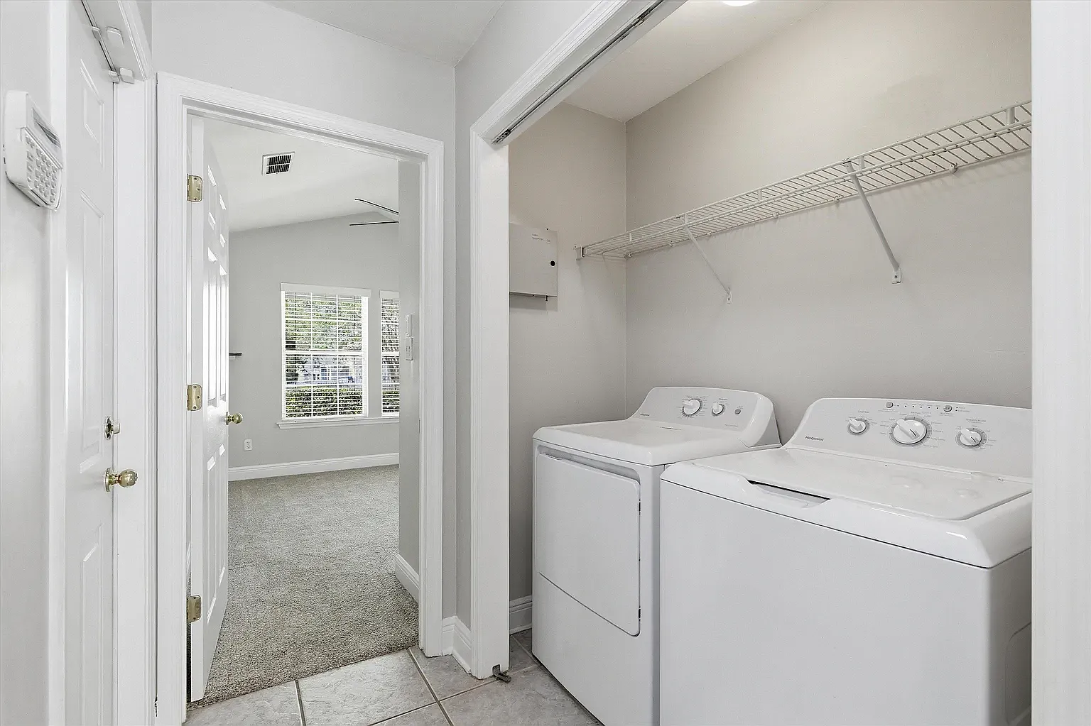 3 bed, 1381 sqft, $2,000 — Photo 4