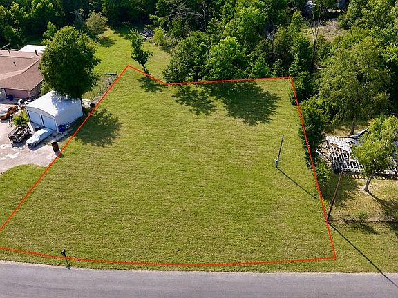 2nd image of 619 Yaupon Cove Dr Lot 70 & 71