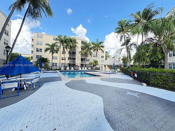 2nd image of 8205 Lake Dr #401