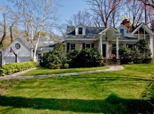 4 Paret Ln, Hartsdale, NY 10530