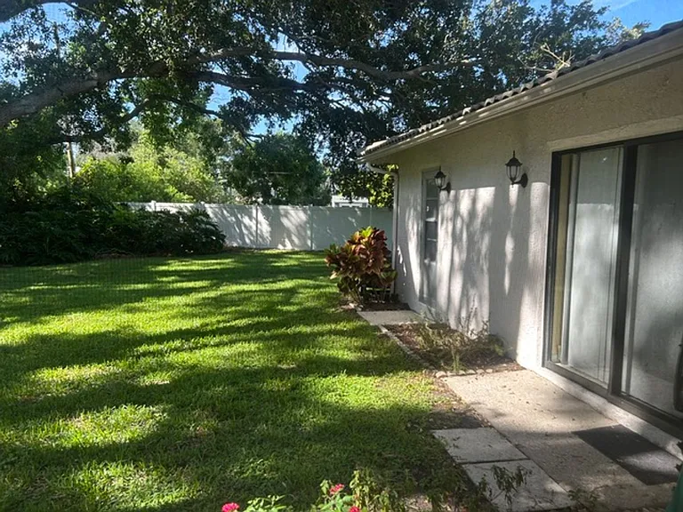 1207 Dinner Bell Ln E — Photo 12