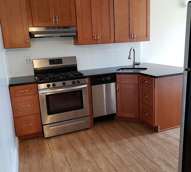 1st image of 465 Park Pl APT 4R