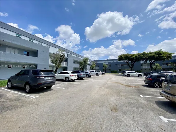 9371 Fontainebleau Blvd APT I210, Miami, FL 33172