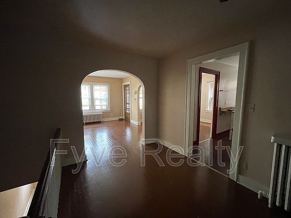 4th image of 5815 Lincoln Ave