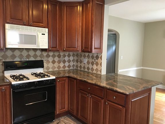 2nd image of 33 Sylvia Ln