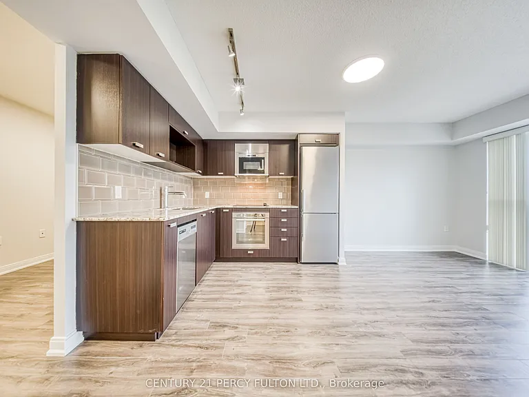 275 Village Green Sq #420 — Photo 9