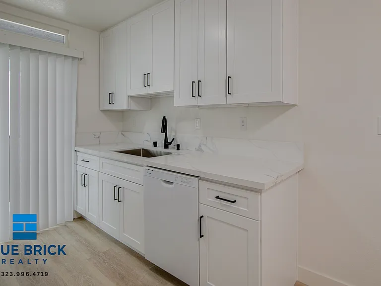 536 E Cypress Ave #301 — Photo 12