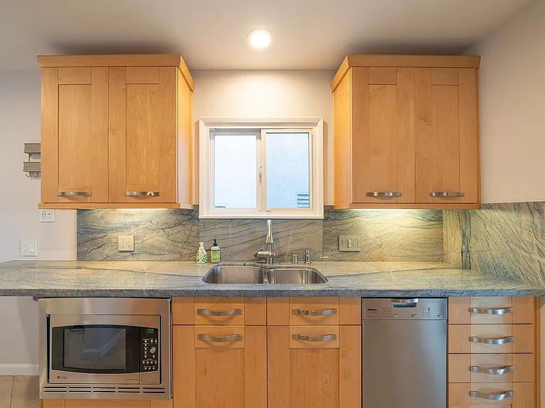 3605 Crest Dr — Photo 9