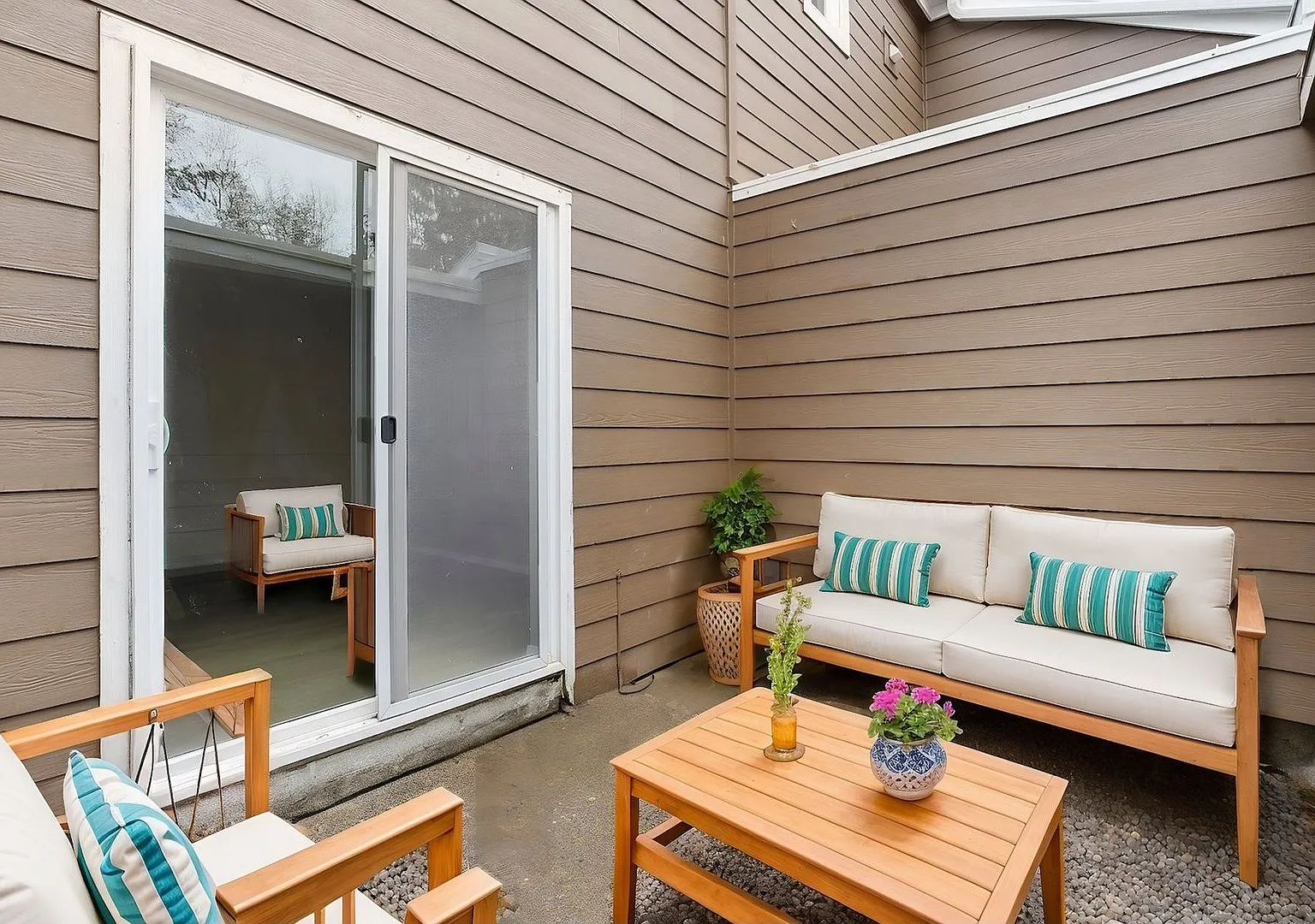 Beautiful West Linn Home with Dual Outdoor Patios, Bright Open Living Spaces & Outdoor Recreation... — Photo 2