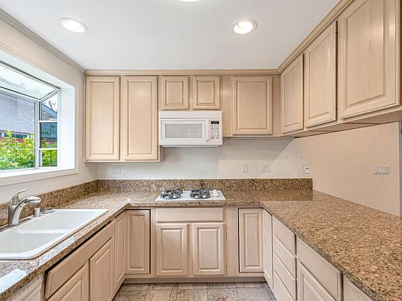 3rd image of 6914 McLaren Ave