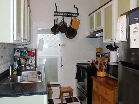 4th image of 1207 E Orman Ave