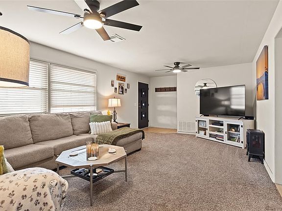 4th image of 719 E Tom Stafford St