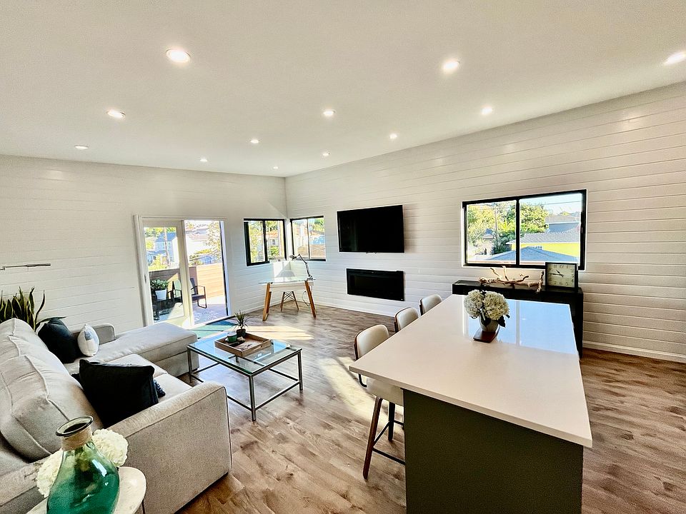 Open-concept living space.
Well-lit with natural light coming through new windows and new french doors that open onto private wrap-around balcony.
High-ceilings have recessed lights on dimmers.