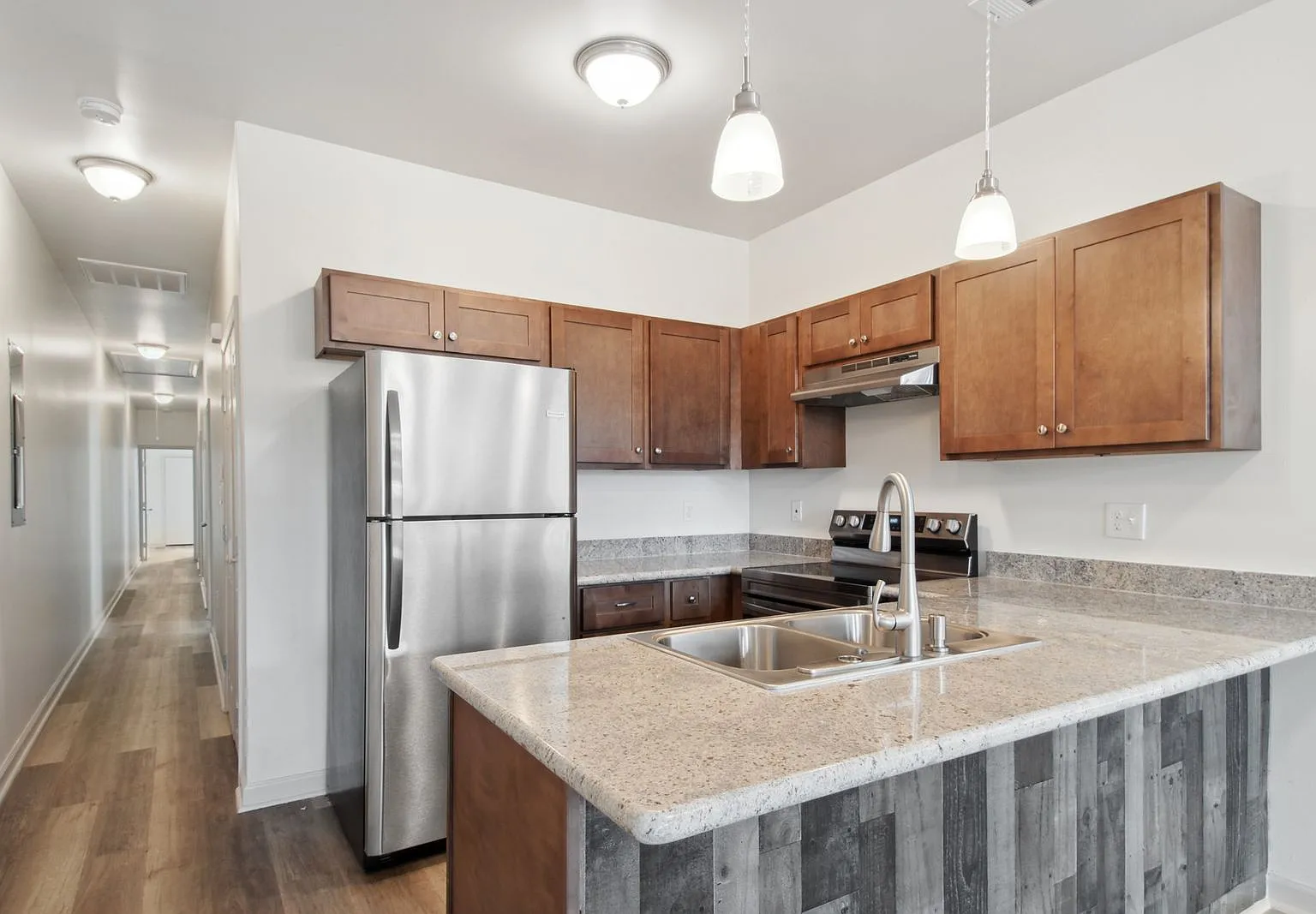 3 bed, 2.0 bath, 1040 sqft, $1,800 — Photo 4