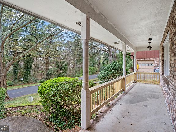 3rd image of 656 Cheviot Dr