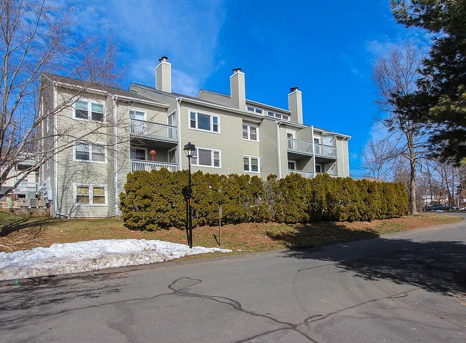 1st image of 409 Carlton Ln