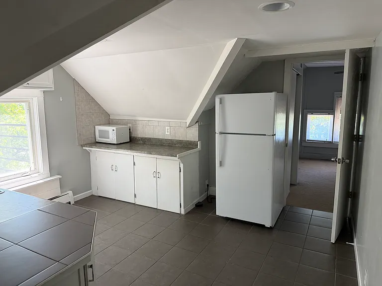 364 Alexander St — Photo 3