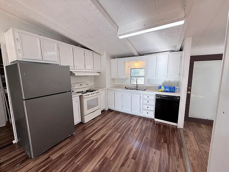 111 King Rd — Photo 14