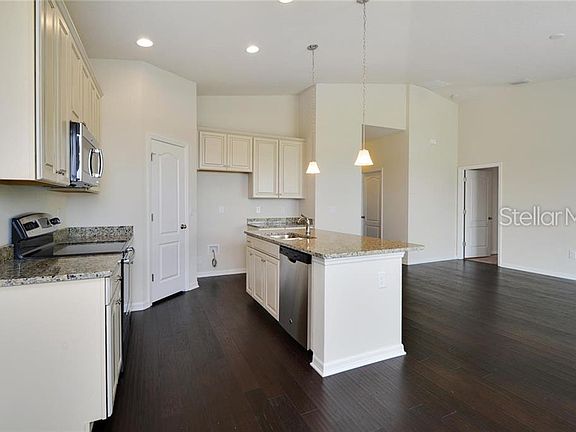 4th image of 303 Whirlaway Dr