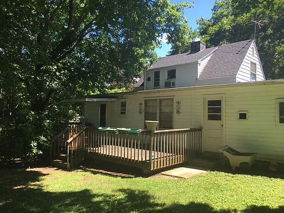 4th image of 212 E Elm St