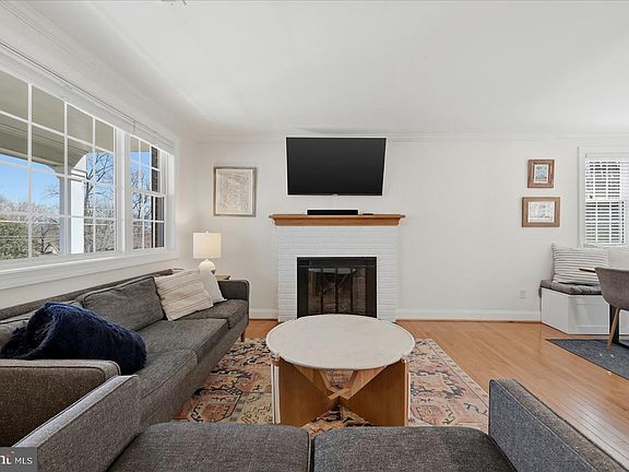 5th image of 7309 Woodley Pl