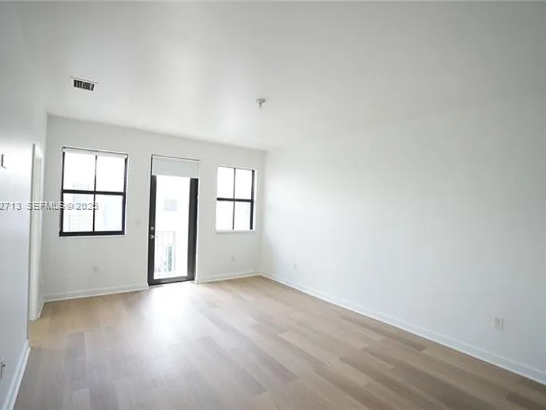 10440 NW 61st Ln #Townhouse 10440 — Photo 1