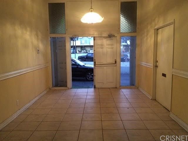 1st image of 1577 N Fair Oaks Ave