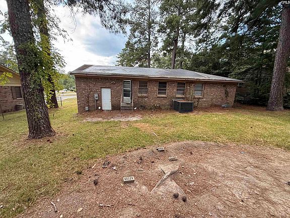 2nd image of 105 Saddlefield Rd