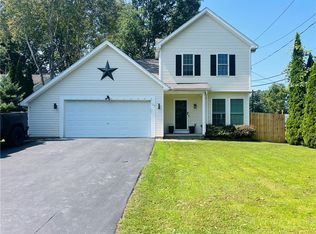 135 McKendree Dr, Rochester, NY 14616