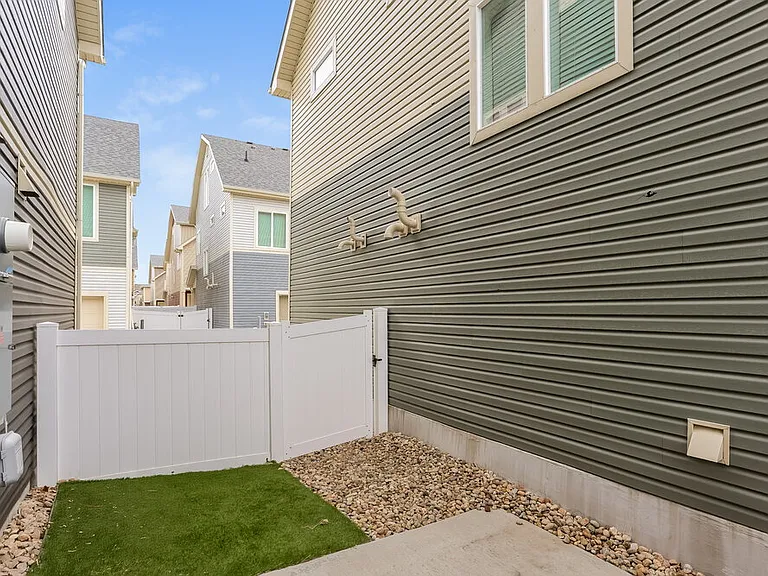 4742 N Tower Ct — Photo 16