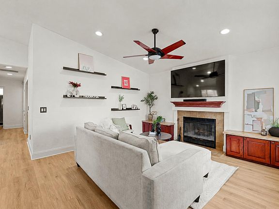 3rd image of 3505 Pinehill Way