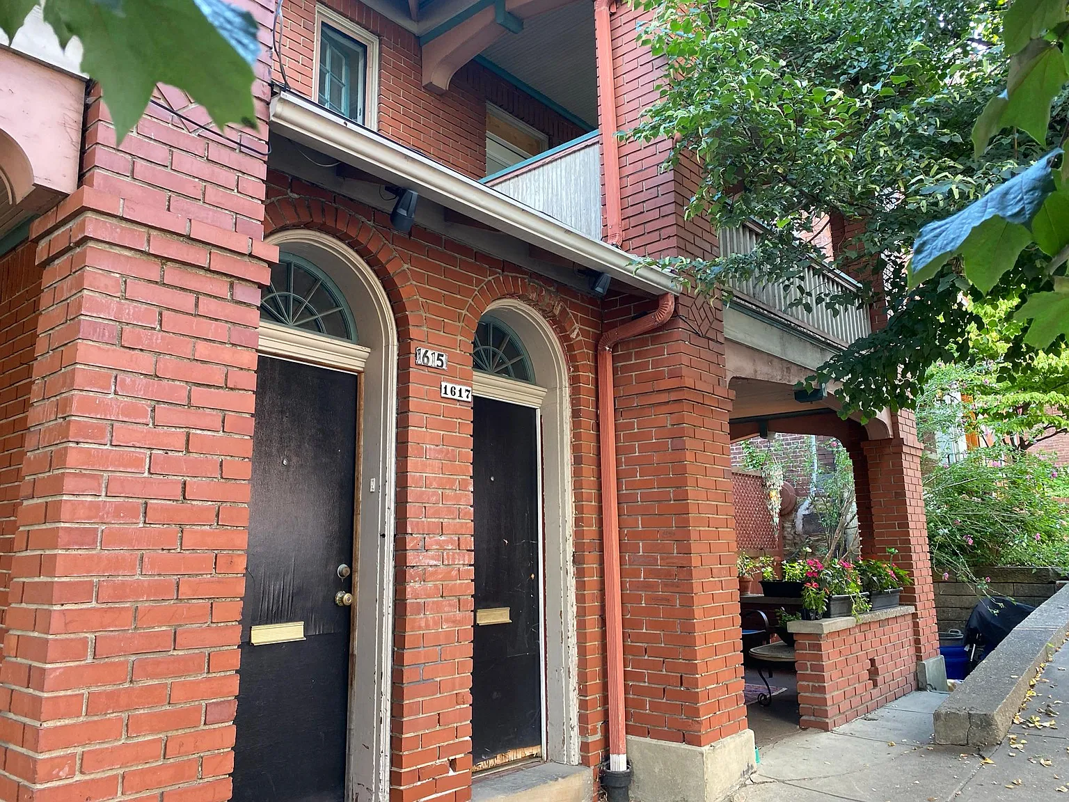 1615 Buena Vista St photo 1