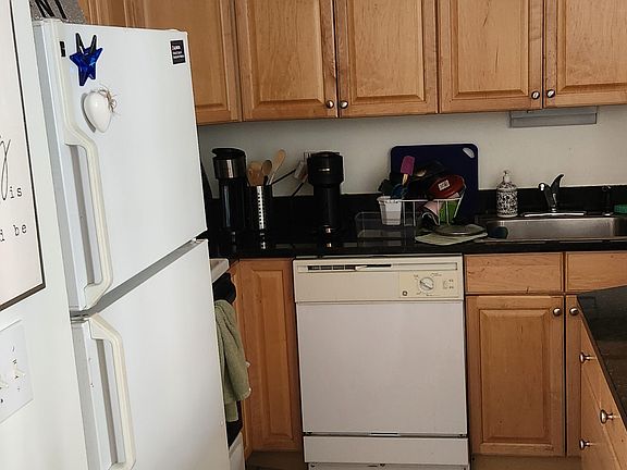 3rd image of 607 W Wrightwood Ave APT 604