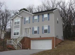 733 Chapel Dr, Altoona, PA 16602