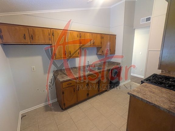 4th image of 1915 Southaven Cir N