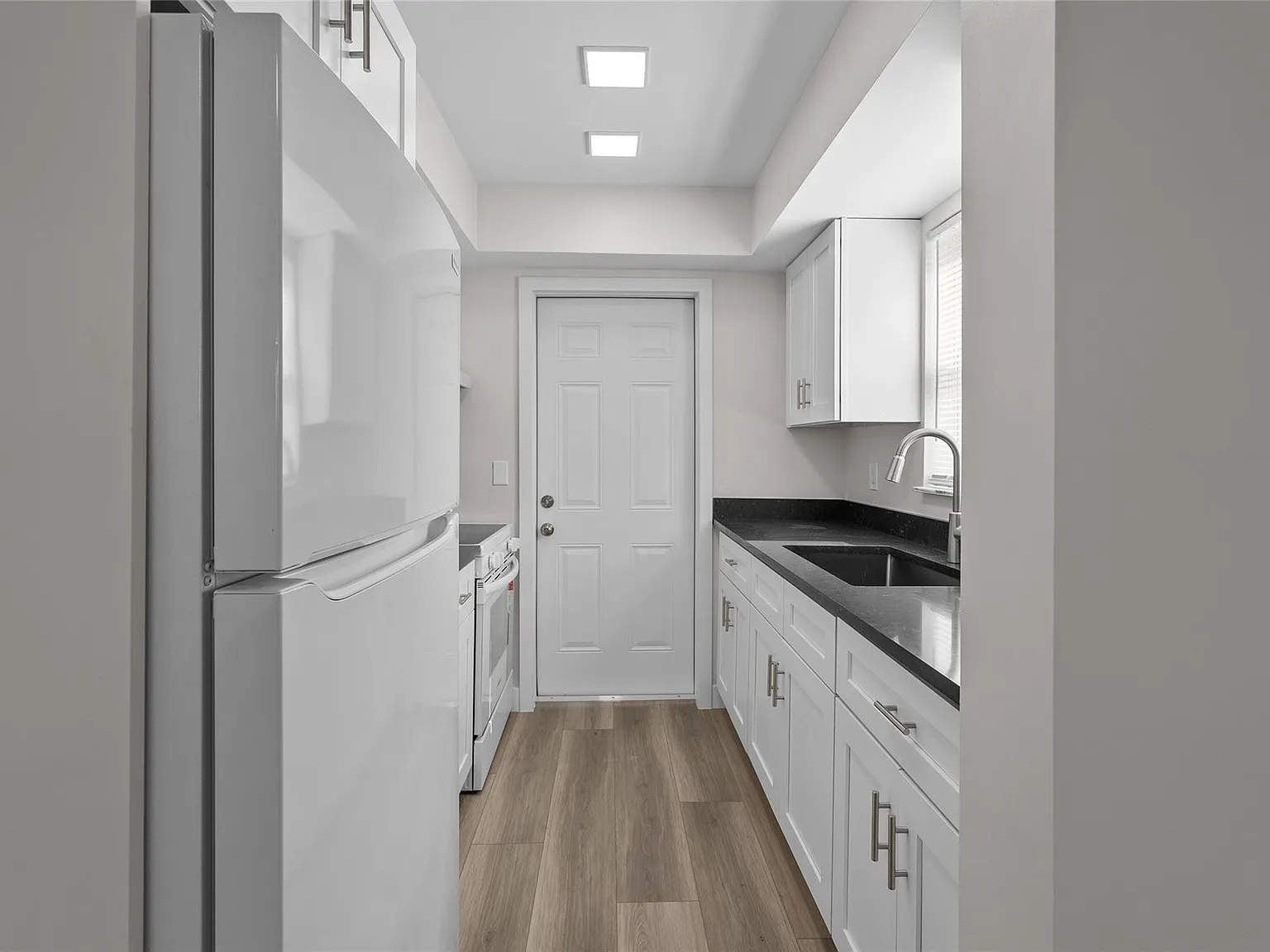 1 bed, 1.0 bath, 640 sqft, $1,600 — Photo 2