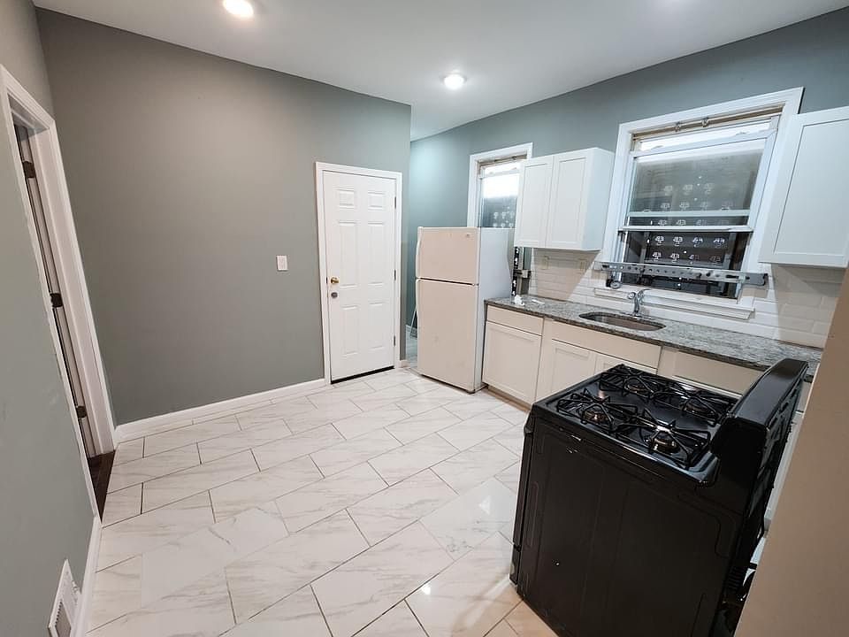 1st image of 111 Isabella Ave #1