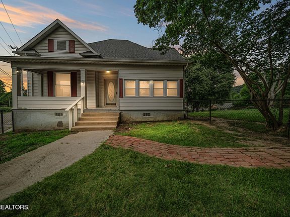 2nd image of 2701 Pershing St