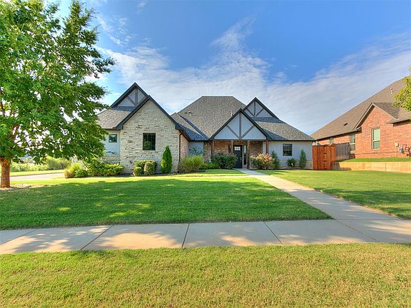 3rd image of 604 Maple Hill Rd