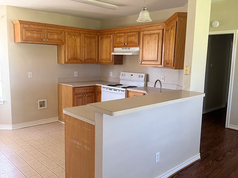 443 Green Acres Dr — Photo 2