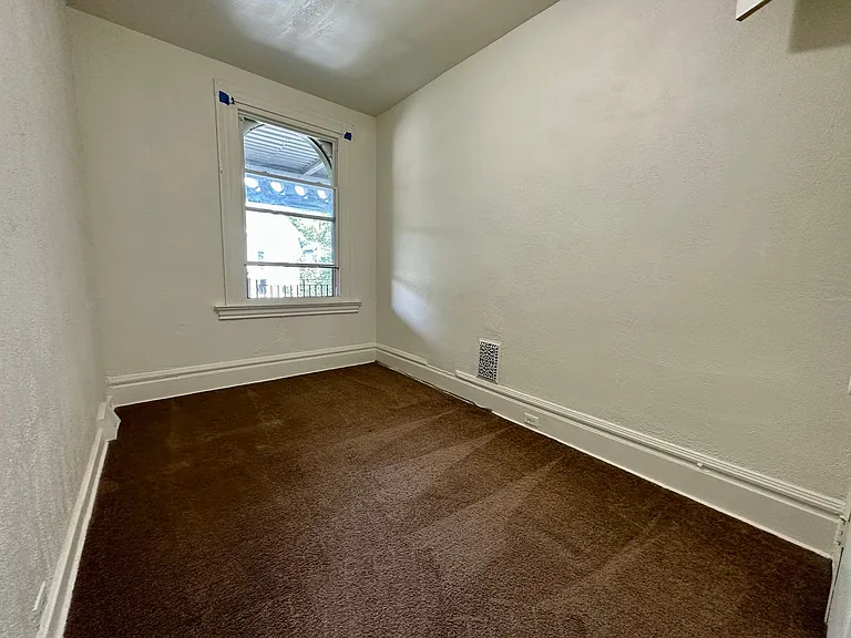 634 Summerlea St — Photo 8