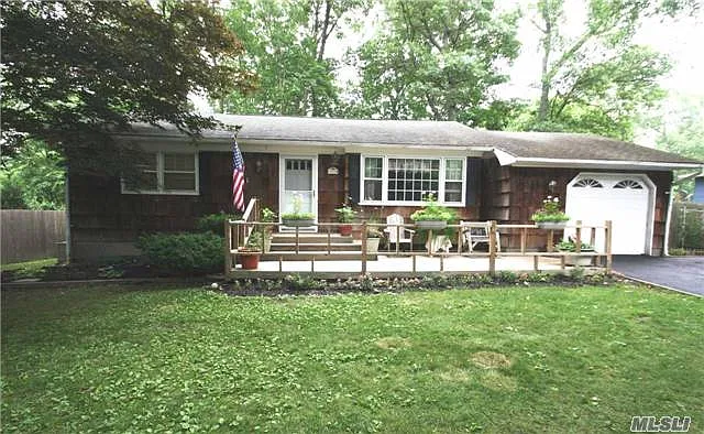 5 White Oak St photo 1