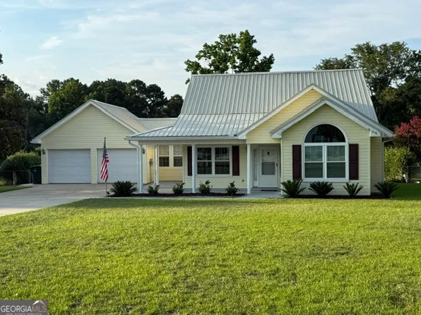 2121 Alexis Dr, Claxton, GA 30417