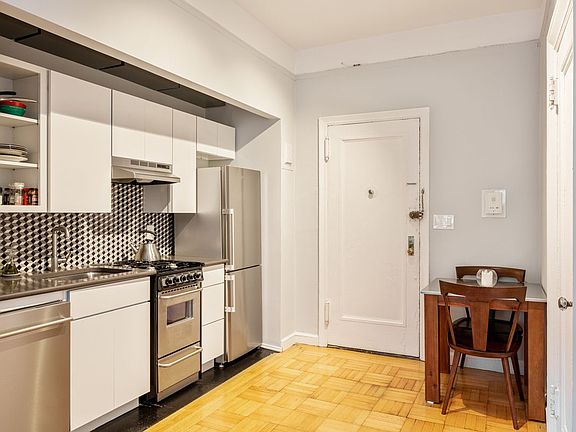 3rd image of 504 Cathedral Pkwy #3A