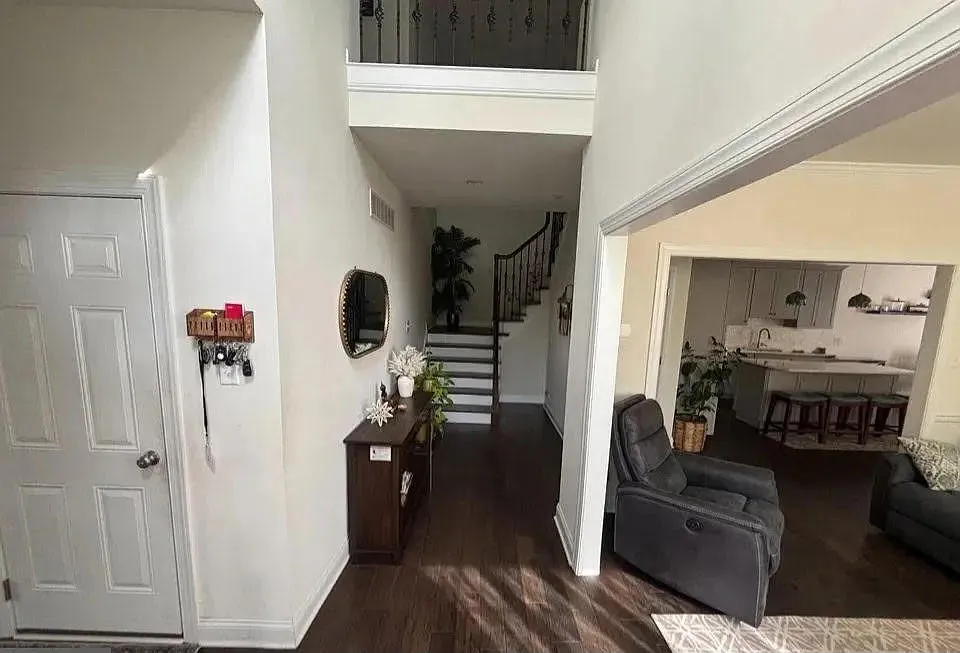 3 bed, 2.5 bath, 2779 sqft, $3,500 — Photo 3