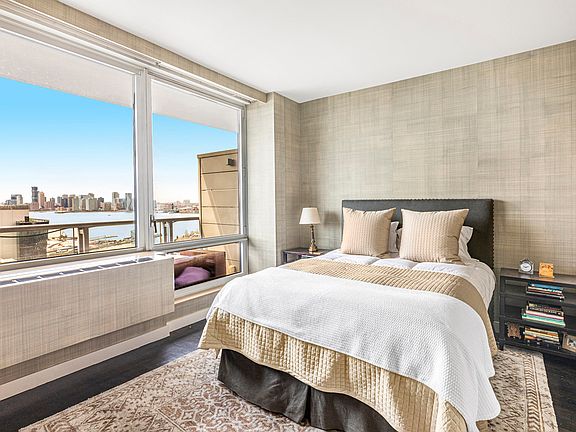 4th image of 450 W 17th St APT 2204