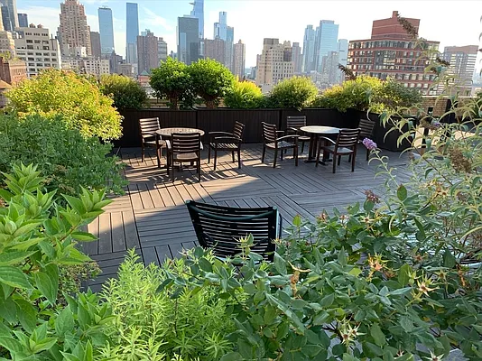 Sold by Lucas X Realty LLC | media 12