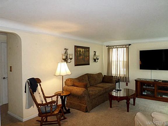 4th image of 443 Zimmerman Blvd